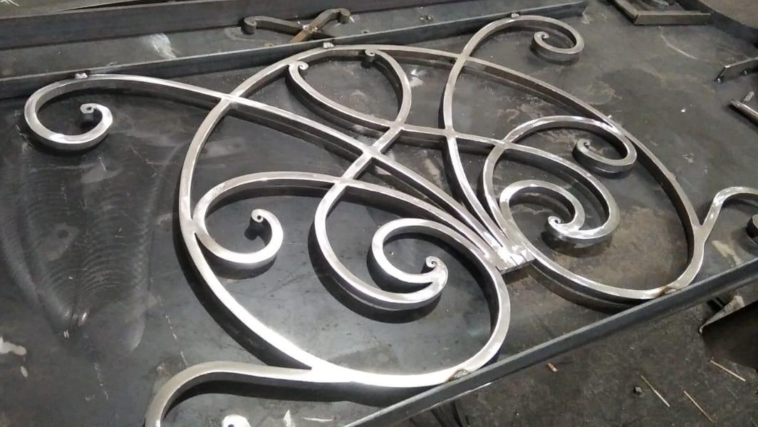 Skulptura metalike dhe instalacione artistike me porosi nga Work Steel